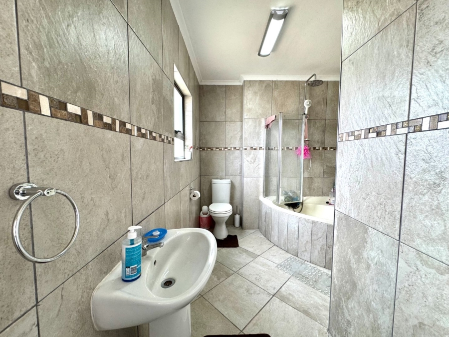 To Let 3 Bedroom Property for Rent in Bluewater Bay Eastern Cape